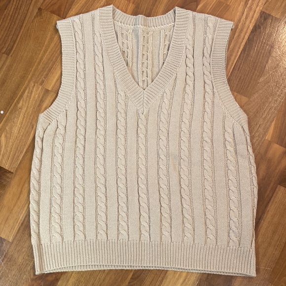 Shein cable knit, V-neck sweater vest - Picture 6 of 6